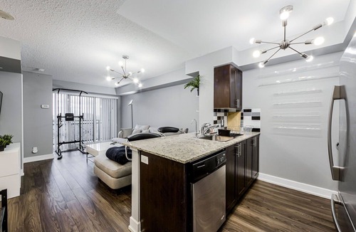 Islington Apartment | 1 BDRM w pool. Perfect location. Free parking