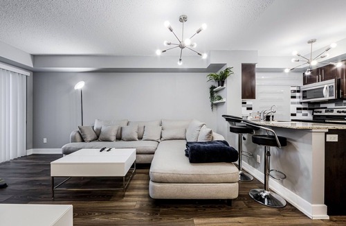 Islington Apartment | 1 BDRM w pool. Perfect location. Free parking