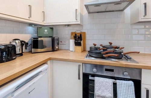 Rushmoor District Apartment | 1 Bed 1 Bath Apt, Contractors & Families, Parking