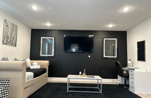 Peak's Suburban Addition Apartment | 1 Bed 1 Bath BrandNew-Near Downtown&Baylor Medical