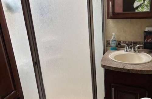 Midland House | 1 Bed, 1 Bath High End RV, Fully Furnished, Pet Friendly
