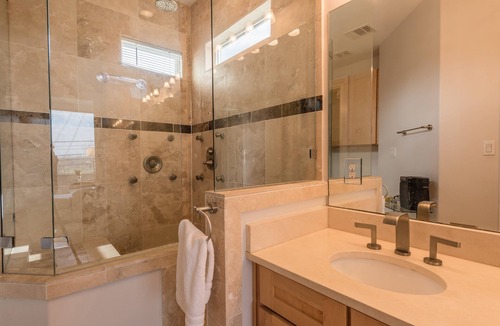 Hancock Apartment | 1 bed 1 bath modern flat right in Central Austin