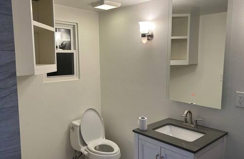 Peoria House | 1 BED 1 BATH