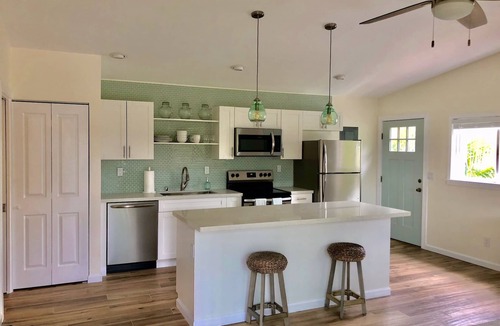 Waialee House | 1-Bed, 1-Bath - Walk to Beach.