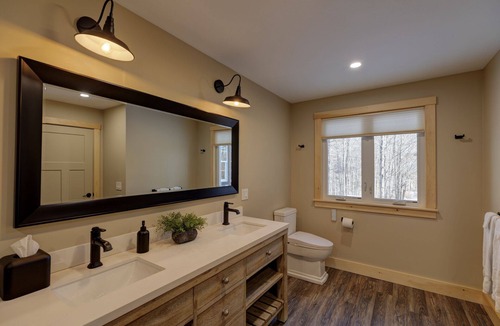 Sunapee Hotel | 1 Bed/2 Bath Suite #6 at The Lodge | Minutes from Sunapee Harbor & Mt. Sunapee