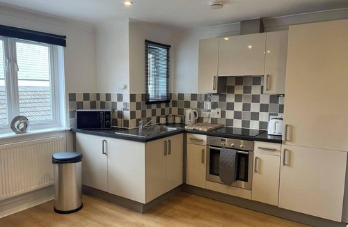 Bury St Edmunds Apartment | 1 Bed and Sofa bed Sleeps 4,Pets Ok - Free parking