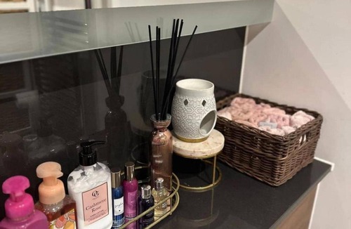 Dartford Apartment | 1 Bed Apartment Sleeps 2 - Free Parking -