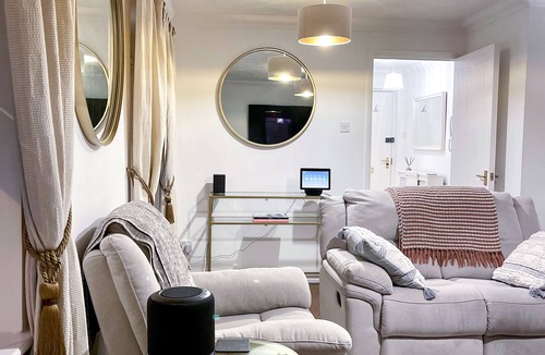 Rochester Apartment | 1-bed Apt, Sleeps 2, 20 min Walk to Centre