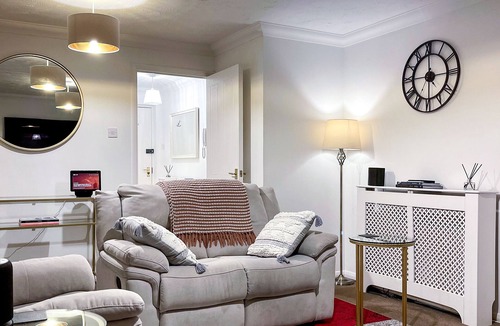 Rochester Apartment | 1-bed Apt, Sleeps 2, 20 min Walk to Centre