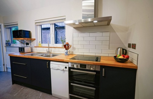 Winchester Apartment | 1 bed Boscobel Apartments free parking