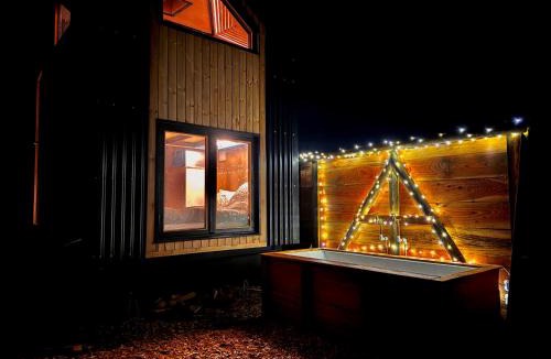 Mortehoe House | 1 Bed Cabin - Sleeps 2 - Sea View - Parking