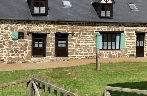 Ambrieres-les-Vallees Cottage | 1 Bed Cottage - Sleeps 2 - Garden - Parking - Wifi