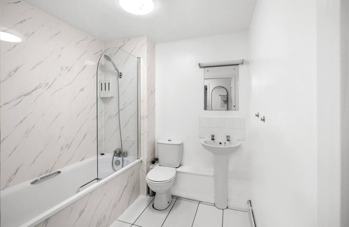 Cray Valley East Apartment | 1 Bed Flat Free Parking Central Location