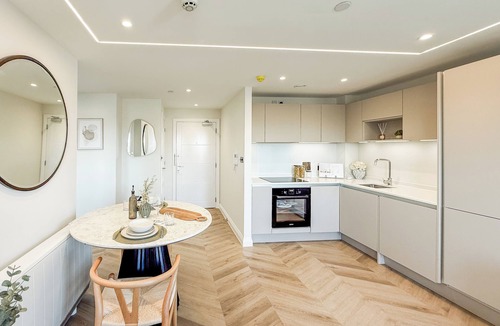 Dorchester Apartment | 1 Bed Flat - Sleeps 2 - Parking - Wifi