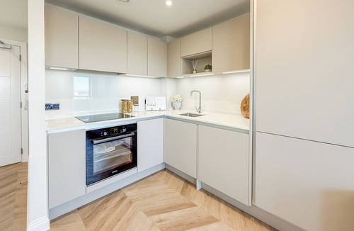 Dorchester Apartment | 1 Bed Flat - Sleeps 2 - Parking - Wifi