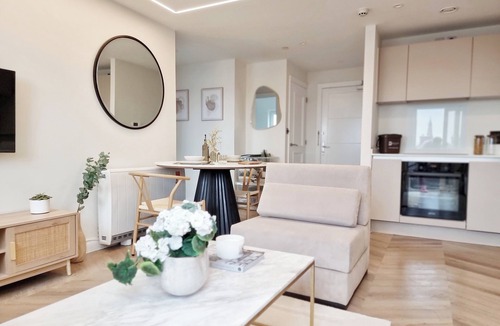 Dorchester Apartment | 1 Bed Flat - Sleeps 2 - Parking - Wifi