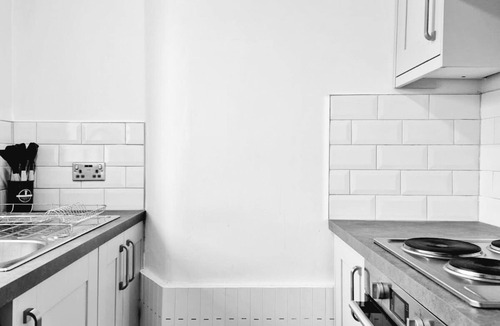 Canning Town North Apartment | 1 Bed Flat - Sleeps 2 - Parking - Wifi