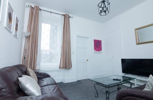 Aberdeen West End Apartment | 1 Bed Flat - Sleeps 2 - Parking - Wifi