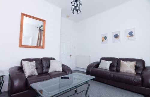 Aberdeen West End Apartment | 1 Bed Flat - Sleeps 2 - Parking - Wifi