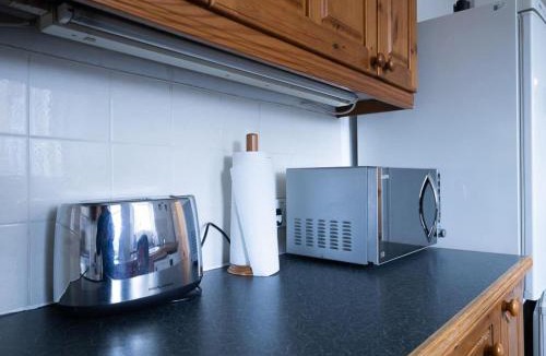 Aberdeen West End Apartment | 1 Bed Flat - Sleeps 2 - Parking - Wifi