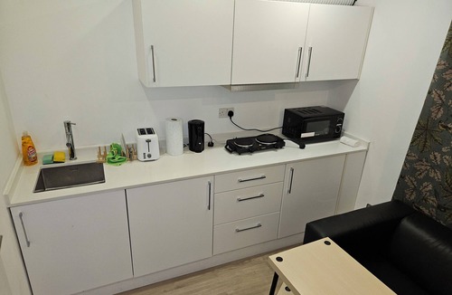 Kidbrooke with Hornfair Apartment | 1 Bed Flat - Sleeps 2 - Parking - Garden