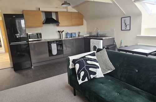 Caerleon Apartment | 1 Bed Flat - Sleeps 2 - Parking - Wifi