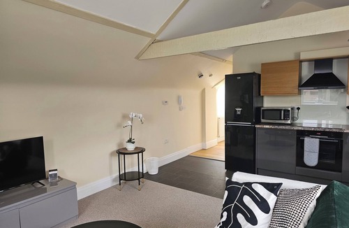 Caerleon Apartment | 1 Bed Flat - Sleeps 2 - Parking - Wifi