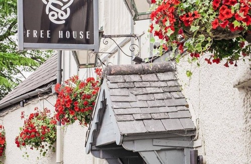 Caerleon Apartment | 1 Bed Flat - Sleeps 2 - Parking - Wifi