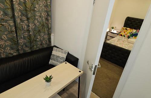 Kidbrooke with Hornfair Apartment | 1 Bed Flat - Sleeps 2 - Parking - Garden