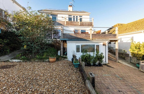 Looe Apartment | 1 Bed Flat - Sleeps 2 - Pets - Balcony - Parking