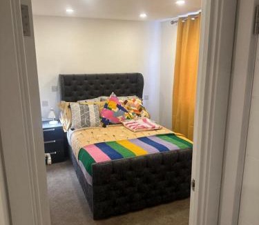 Kidbrooke with Hornfair Apartment | 1 Bed Flat - Sleeps 2 - Pets - Garden - Parking