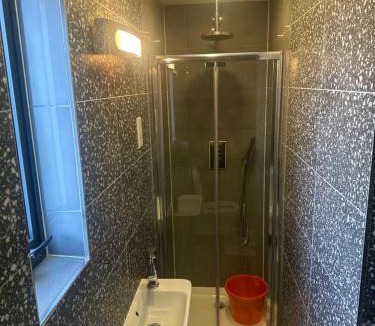 Kidbrooke with Hornfair Apartment | 1 Bed Flat - Sleeps 2 - Pets - Garden - Parking