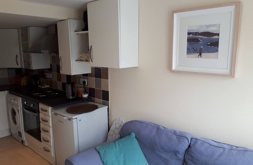 Lewes Apartment | 1 Bed Flat - Sleeps 2 - Pets - Garden - Parking