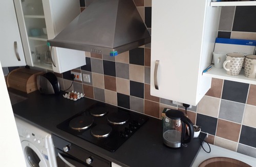 Lewes Apartment | 1 Bed Flat - Sleeps 2 - Pets - Garden - Parking