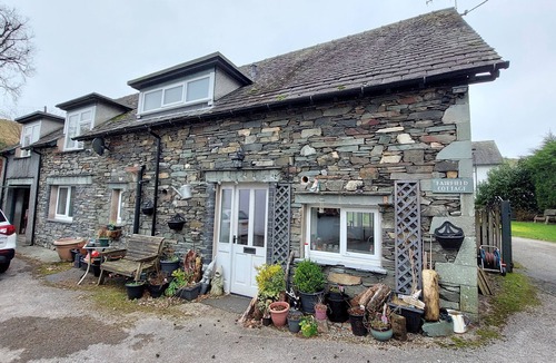 Hawkshead Cottage | 1 Bed Flat - Sleeps 4 - Garden - Parking - Wifi