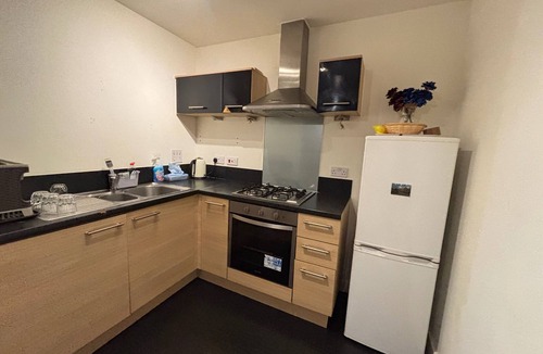 Grays Apartment | 1 Bed Flat - Sleeps 4 - Pets - Parking - Wifi