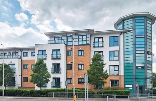 Grays Apartment | 1 Bed Flat - Sleeps 4 - Pets - Parking - Wifi