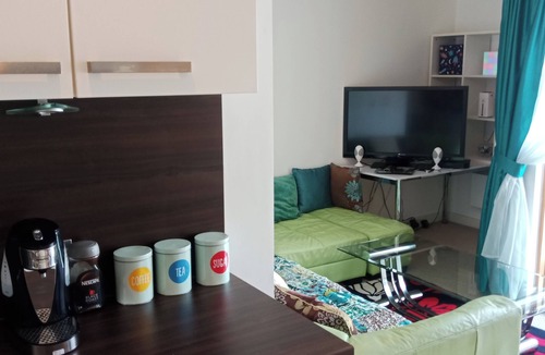 Cheetham Hill Apartment | 1 Bed Flat - Sleeps 5 - Pets - Garden - Parking