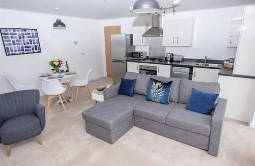 Peterborough Apartment | 1 Bed Flat - Sleeps 2 - Parking - Wifi