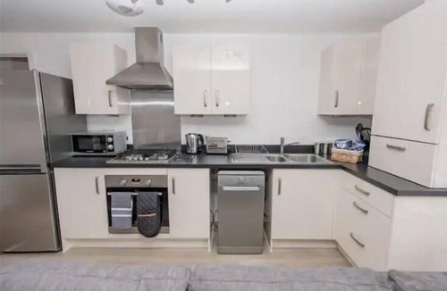 Peterborough Apartment | 1 Bed Flat - Sleeps 2 - Parking - Wifi