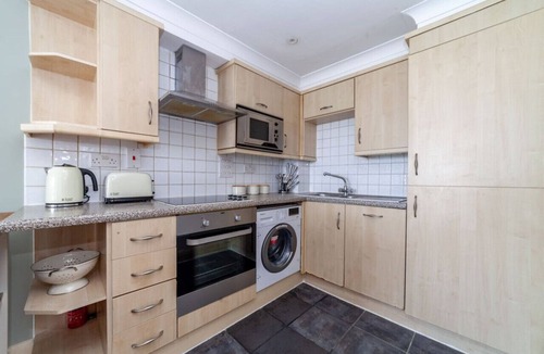 Haggerston Apartment | 1 Bed Flat with Balcony in Dalston