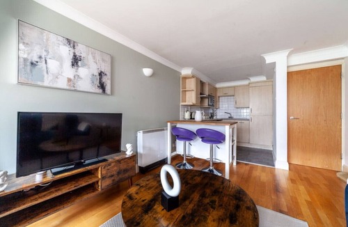 Haggerston Apartment | 1 Bed Flat with Balcony in Dalston