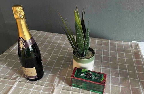 Gourock Apartment | 1 bed Flat With Basic Furnishings & White Goods