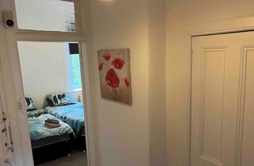 Gourock Apartment | 1 bed Flat With Basic Furnishings & White Goods