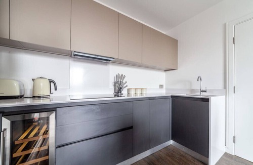 Woolwich Riverside Apartment | 1 Bed Flat with Balcony in Woolwich