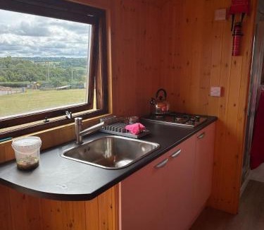 Paulton House | 1 Bed Hut - Sleeps 2 - Parking - Smoking