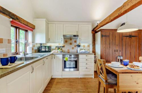 Cowbeech House | 1 Bed in Ashburnham 94675