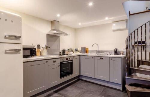 Nunney House | 1 Bed in Bath 83834