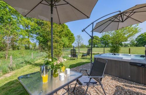 Abbess Roding House | 1 Bed in Biddenden oc-cb660