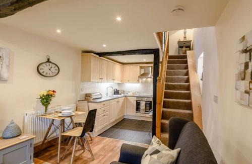 Bouth House | 1 Bed in Bouth LCC78